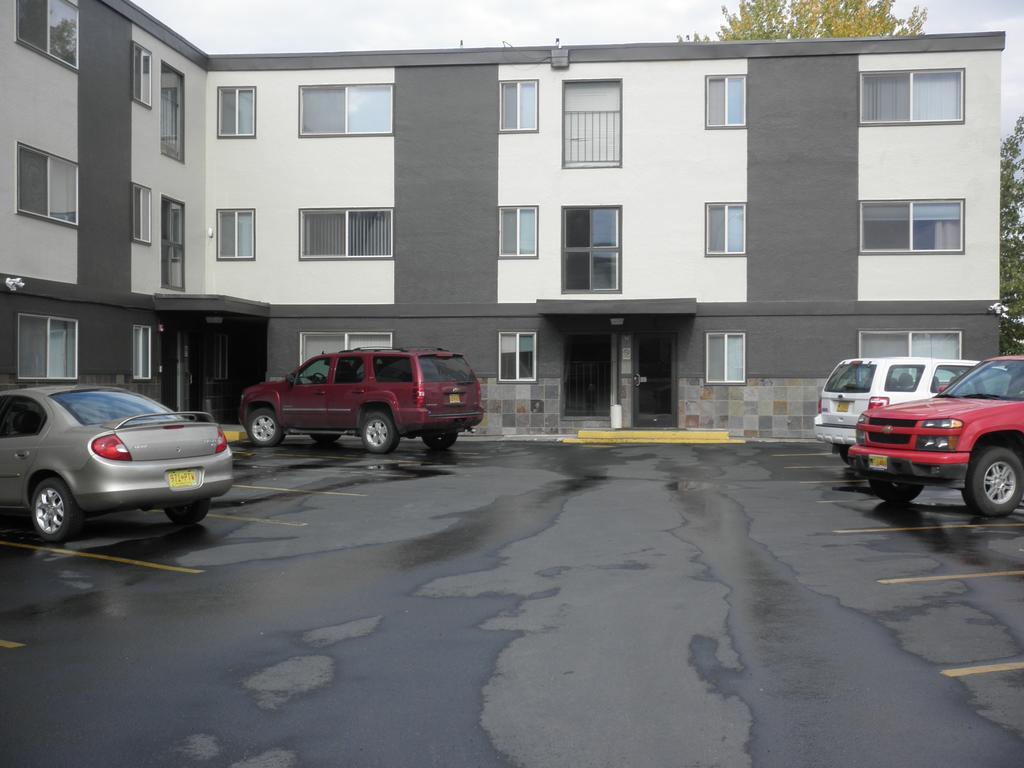Anchorage Uptown Suites Екстериор снимка