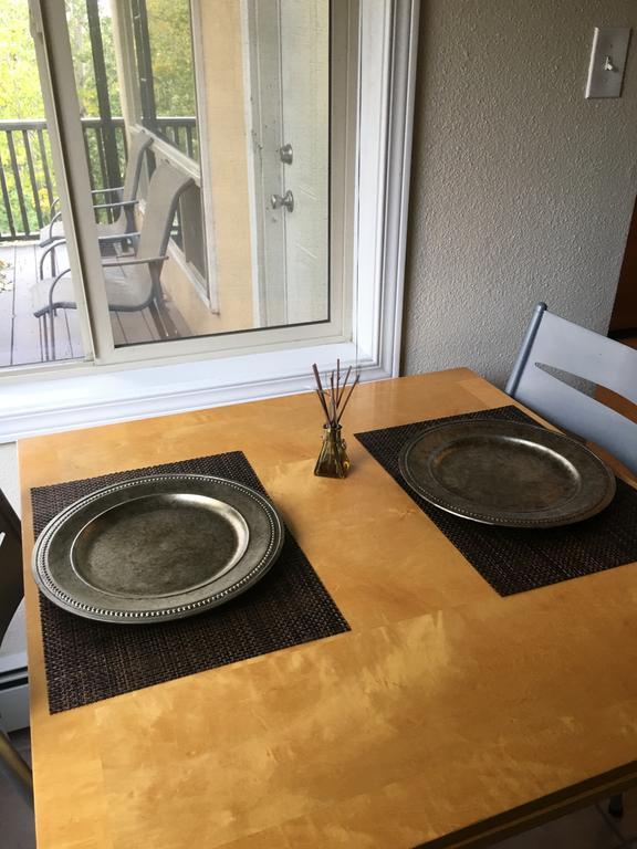Anchorage Uptown Suites Екстериор снимка
