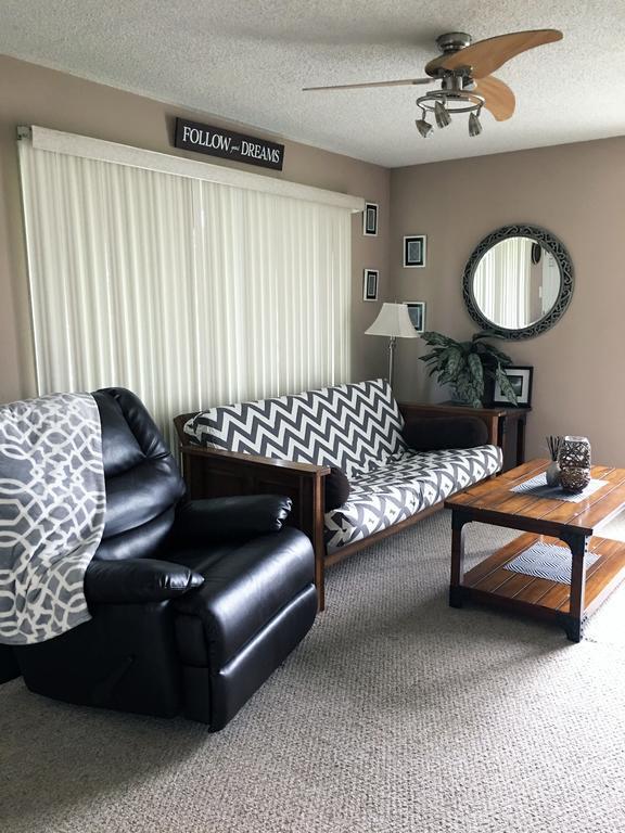 Anchorage Uptown Suites Екстериор снимка