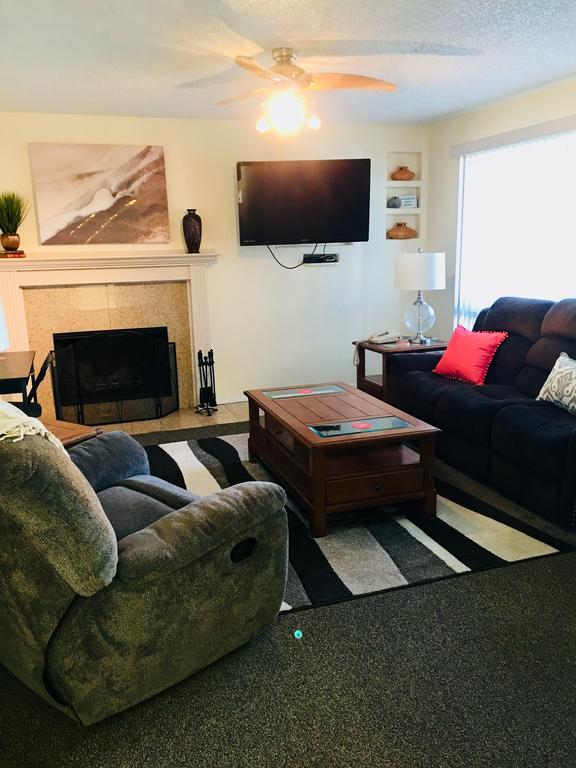 Anchorage Uptown Suites Екстериор снимка