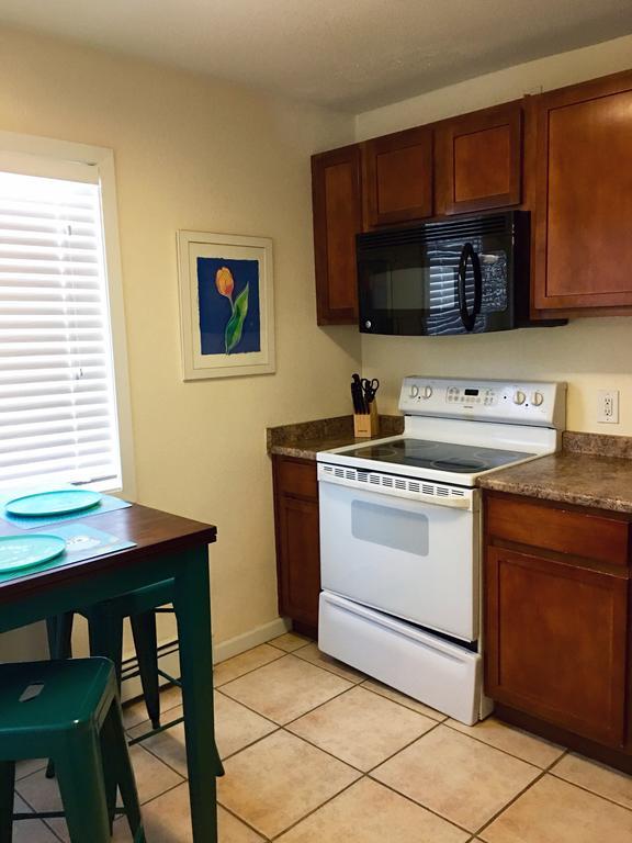 Anchorage Uptown Suites Екстериор снимка