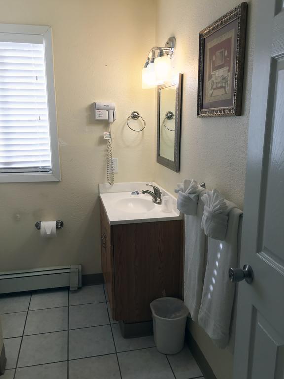 Anchorage Uptown Suites Екстериор снимка