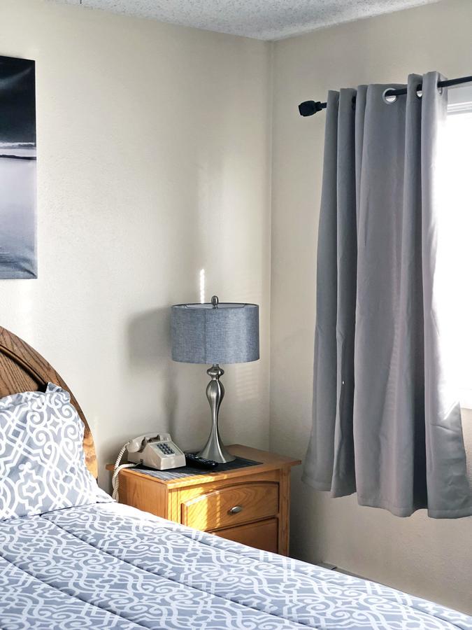 Anchorage Uptown Suites Екстериор снимка