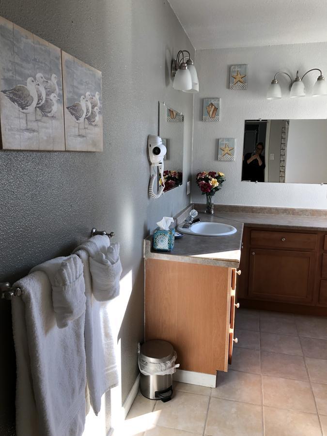 Anchorage Uptown Suites Екстериор снимка