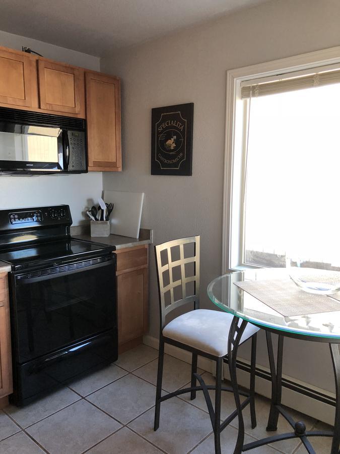 Anchorage Uptown Suites Екстериор снимка