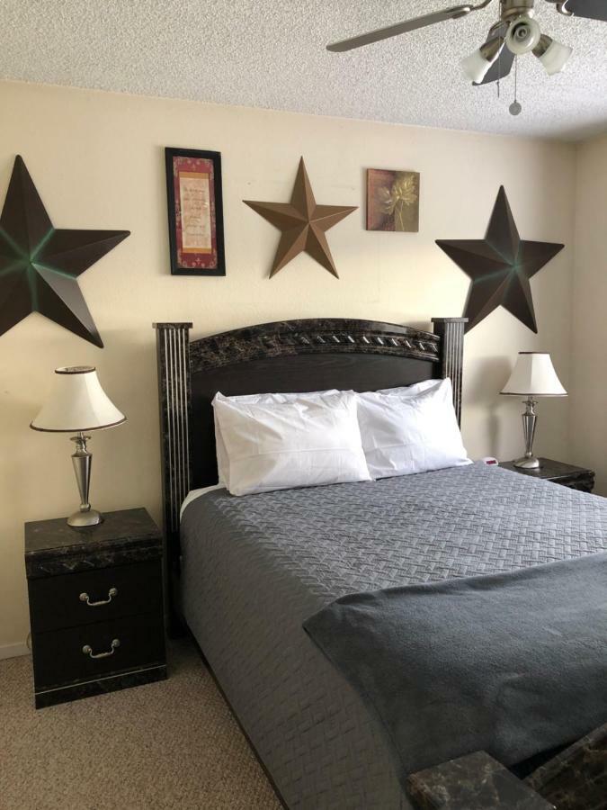 Anchorage Uptown Suites Екстериор снимка