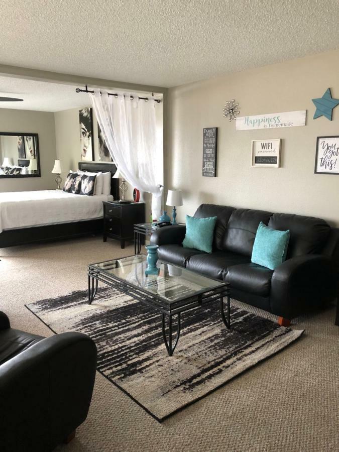 Anchorage Uptown Suites Екстериор снимка