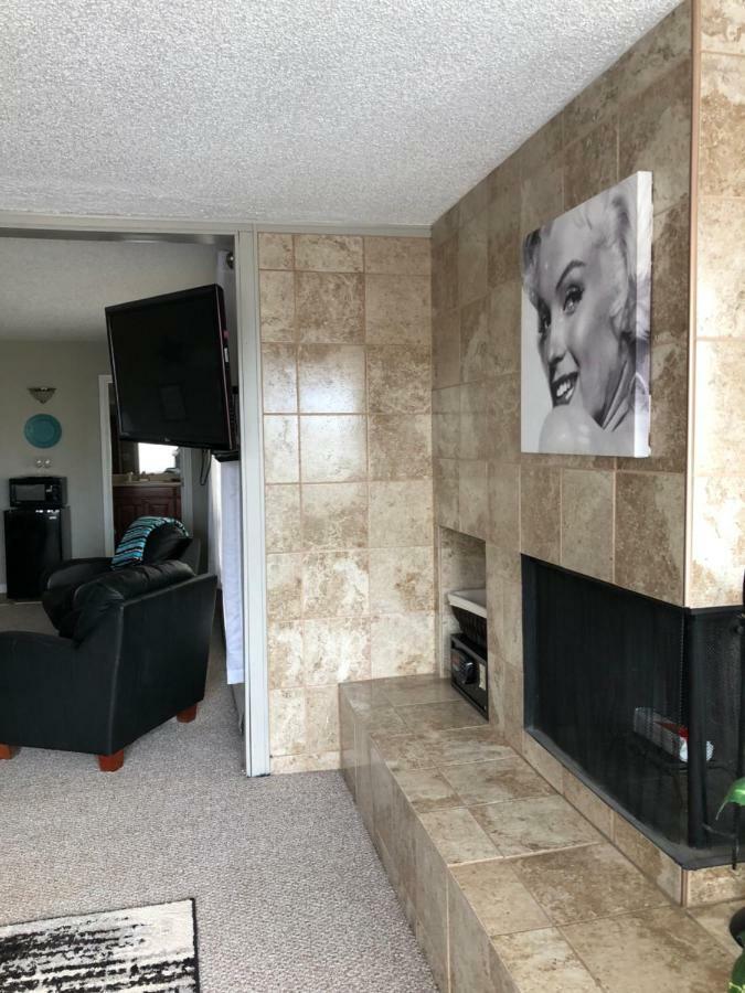 Anchorage Uptown Suites Екстериор снимка