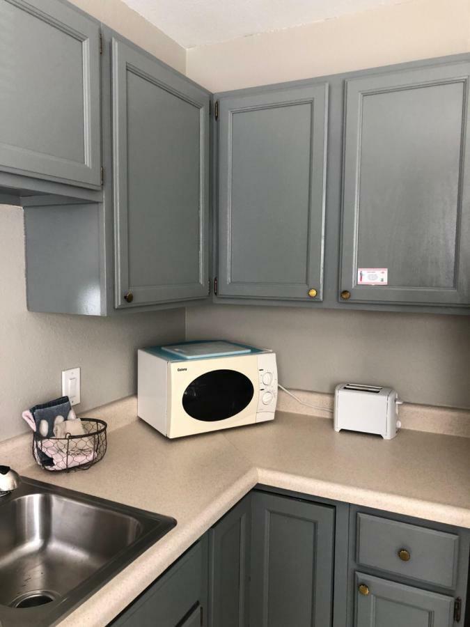 Anchorage Uptown Suites Екстериор снимка
