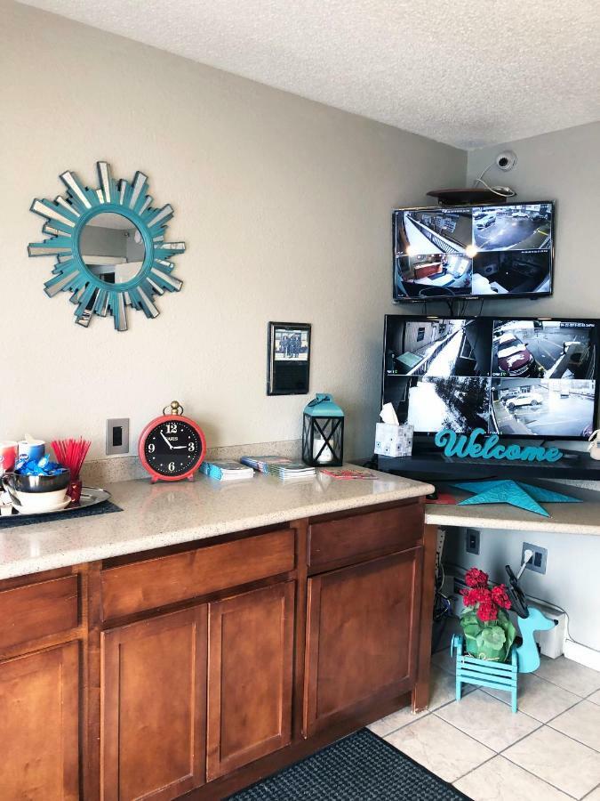 Anchorage Uptown Suites Екстериор снимка