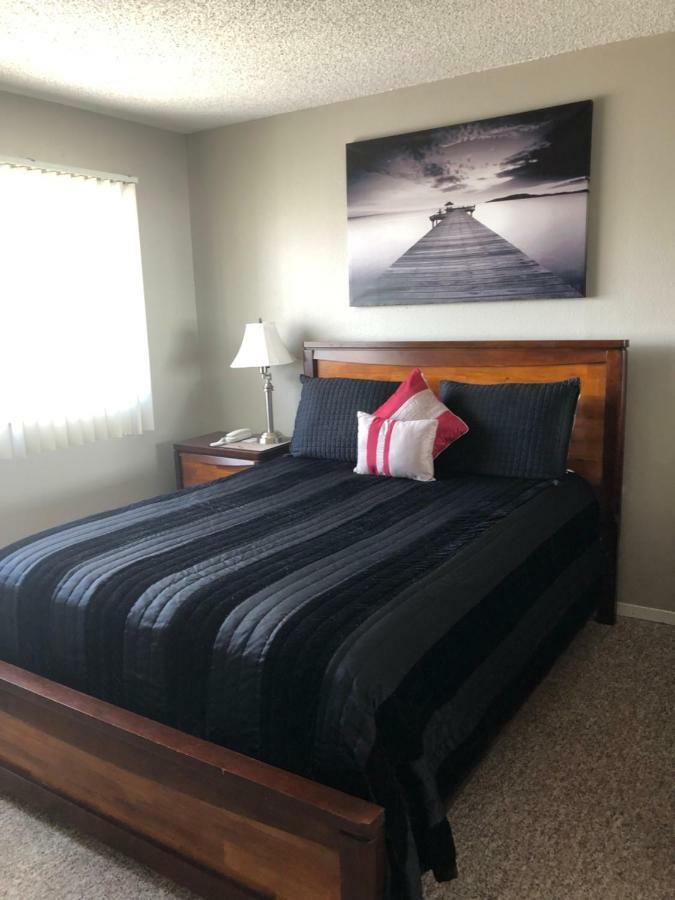 Anchorage Uptown Suites Екстериор снимка