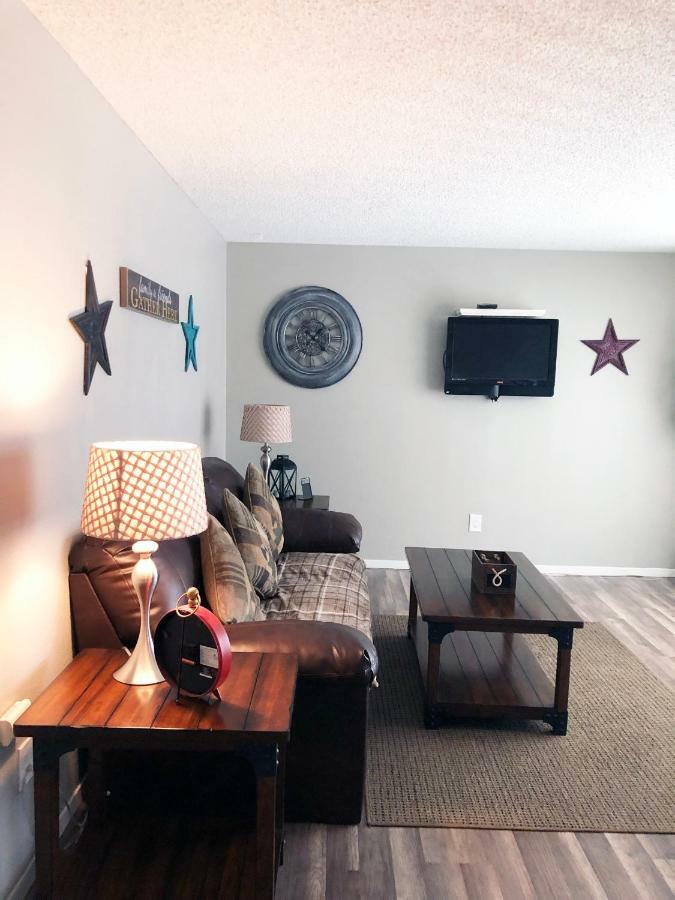 Anchorage Uptown Suites Екстериор снимка