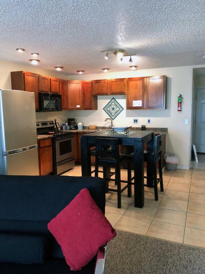 Anchorage Uptown Suites Екстериор снимка