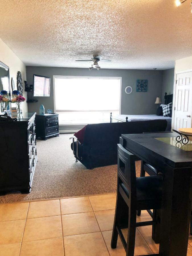 Anchorage Uptown Suites Екстериор снимка